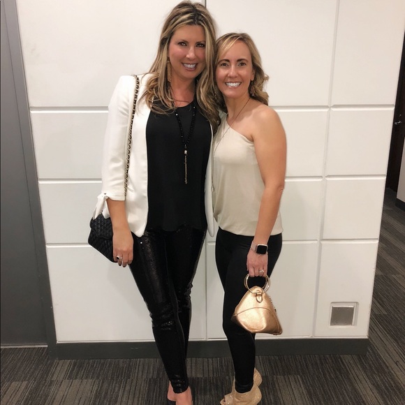 Meet your Posher🌺 - Picture 4 of 16